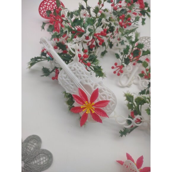 Vintage MCM 1960s Plastic Christmas 8 ft Garland Musical Instruments Holly Berry - Picture 7 of 15